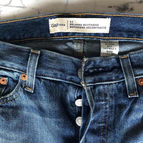 Gap Relaxed Boyfriend Jeans - Picture 2 of 4
